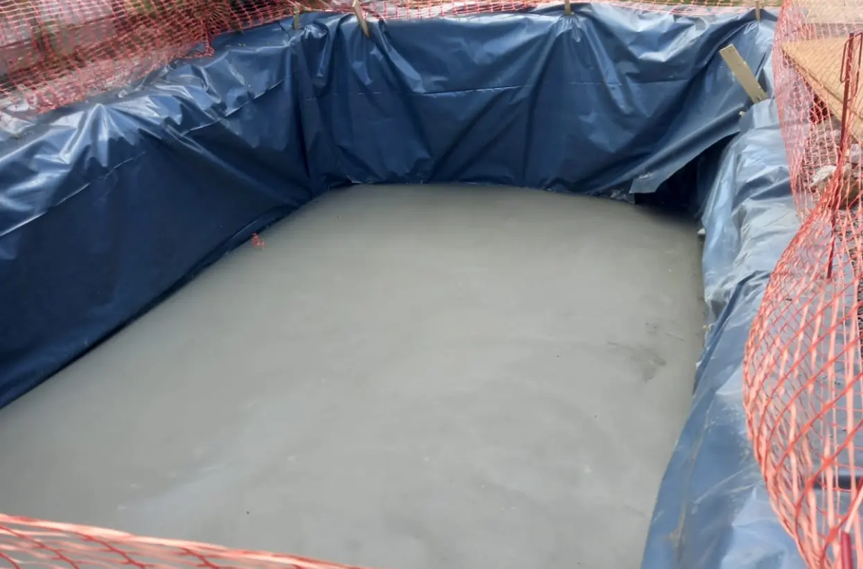 Estricharbeiten bei Pool